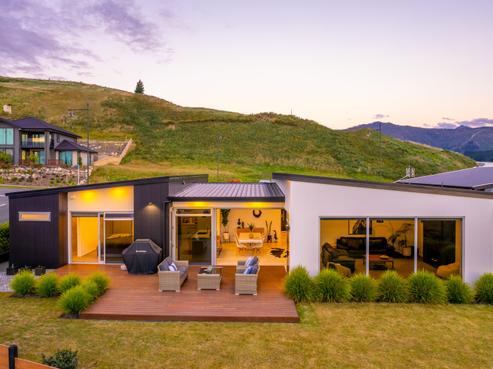 402 Princes Drive, Wakatu
