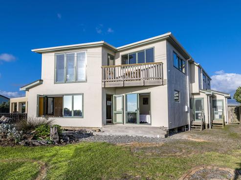 242 Marine Parade, Otaki Beach