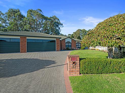 13 Reynolds Drive, Glenview
