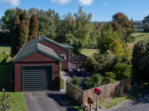 2/68 Kinloch Road, Kinloch