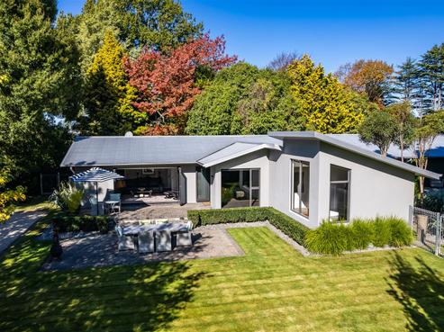 370 Sawyers Arms Road, Harewood