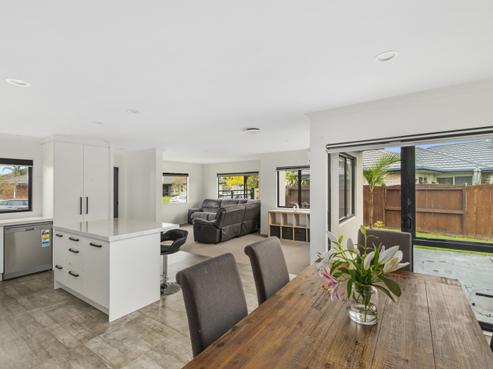 14 Lisa Place, Brookfield
