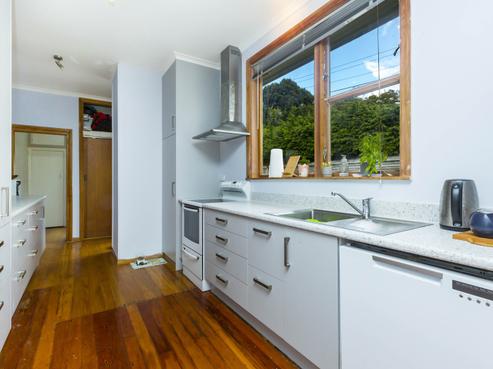 96 Heretaunga Square, Silverstream