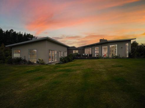 219 Westdale Road, Redwood Valley