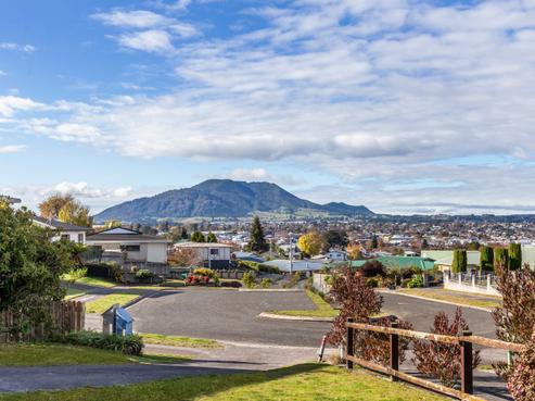 6A Chase Grove, Nukuhau