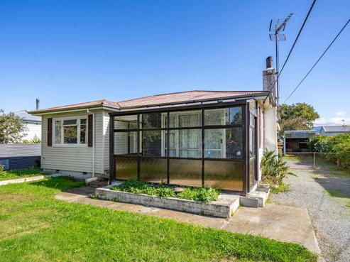 412 High Street South, Carterton