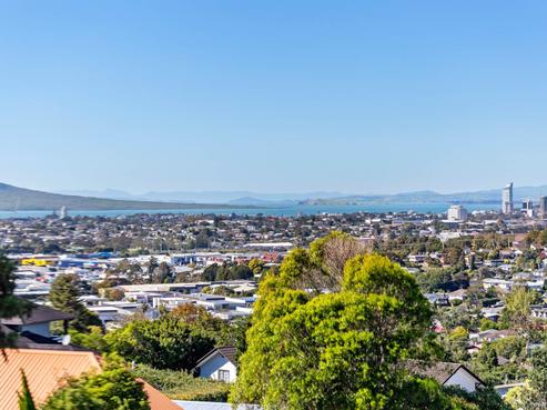 2/1A Girrahween Drive, Totara Vale