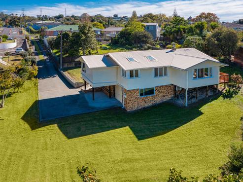 79 Tiroroa Avenue, Te Atatu South