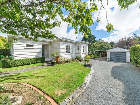 53 Heretaunga Square, Silverstream