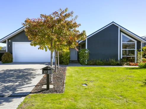 13 The Pheasant Tail, Nukuhau