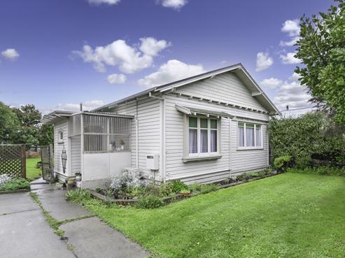 608 Beech Road, Akina