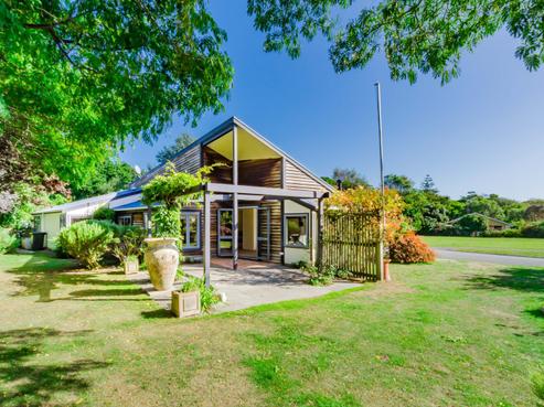 13 Walnut Grove, Waikanae