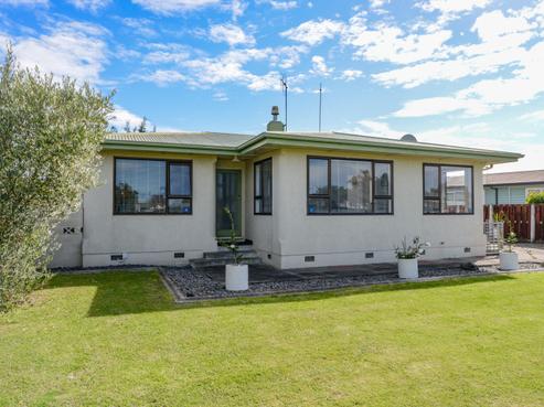 64 Clarence Cox Crescent, Pirimai
