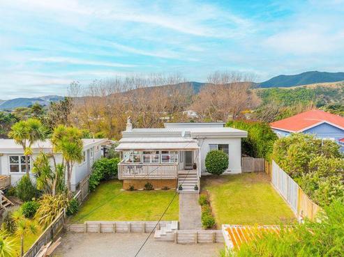 116 Renown Road, Raumati South