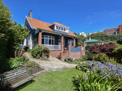 10 Strathmore Crescent, Roslyn
