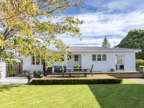 814 Lawrence Street, Akina