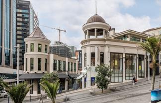 Beautifully presented Chancery office
