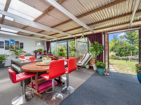 214 Clayton Road, Mangakakahi