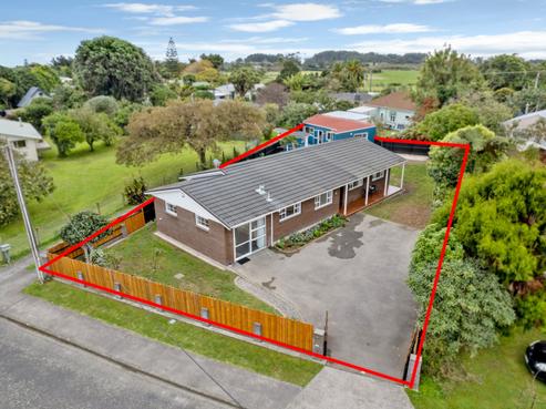 9 Old Coach Road South, Otaki Beach