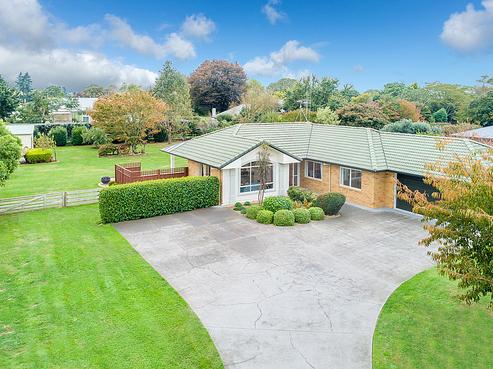 12 Shadbolt Drive, Leamington
