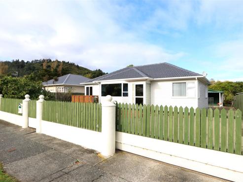17 Gibbs Crescent, Wainuiomata