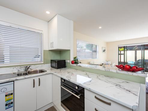 2/144A Karori Road, Karori