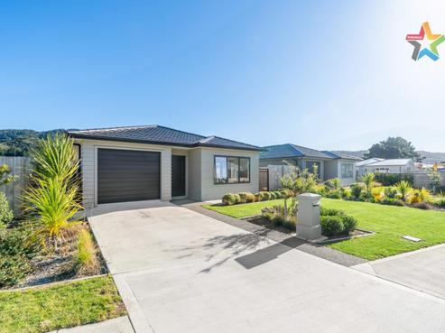 27 Grovedale Square, Wainuiomata