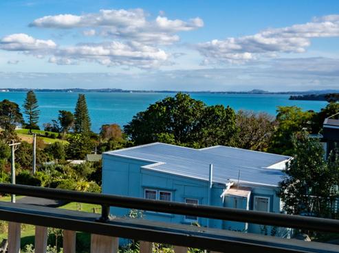 11 Wellington Road, Surfdale