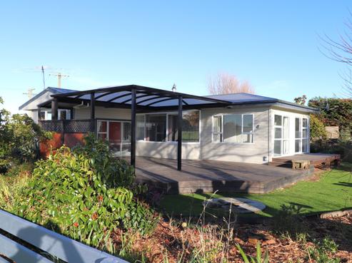 19 Lake Road, Roslyn Bush