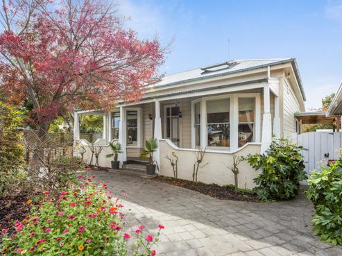 702 Queen Street East, Parkvale