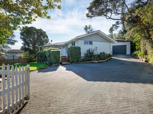 46 Onedin Place, Titirangi