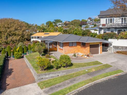 6 Leatham Avenue, Strandon
