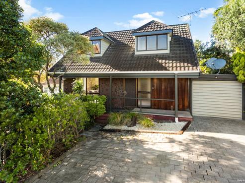2/87A Deep Creek Road, Waiake