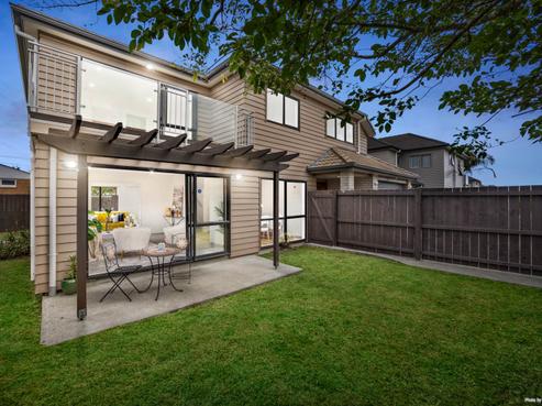 5 Bordeaux Parade, Te Atatu South