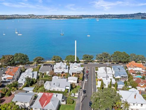 8 King Edward Parade, Devonport