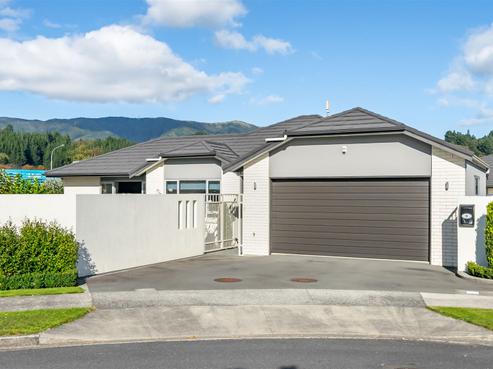 11 Vernon Grove, Brown Owl