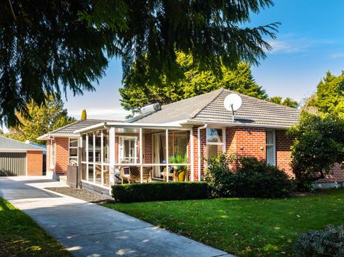 16 Ashbourne Street, Burnside
