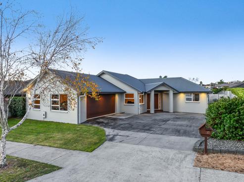 17 Compton Grove, Huntington