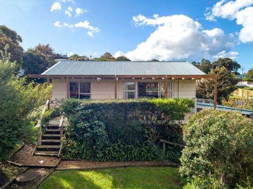 21 Alison Road, Surfdale