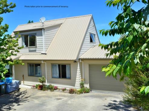 4B The Drive, Brookfield