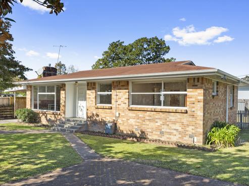 12 Barrie Crescent, Silverdale
