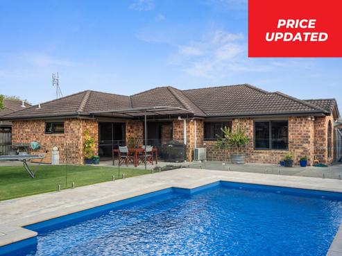 8 Whitford Place, Rototuna North
