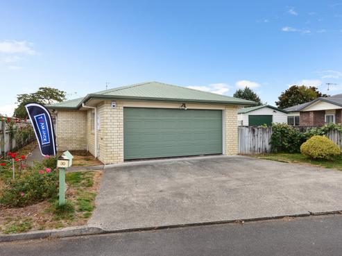 30 Catalina Drive, Melville