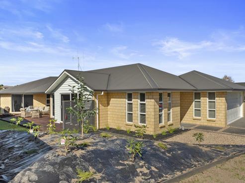 42 Somerton Drive, Huntington