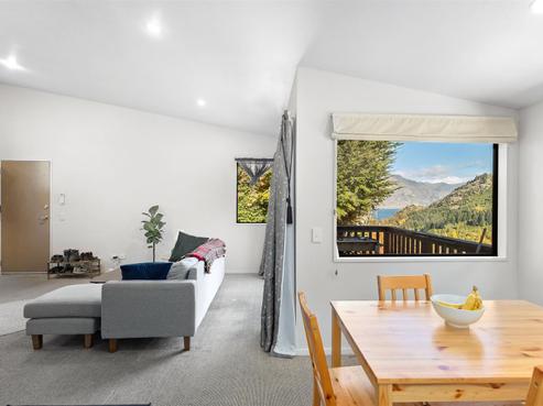 14A Mackinnon Terrace, Fernhill/Sunshine Bay