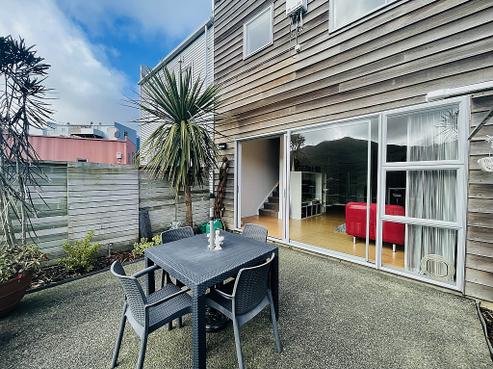39 Saddleback Grove, Karori