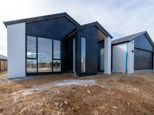 8 Maanihi Drive, Rototuna North