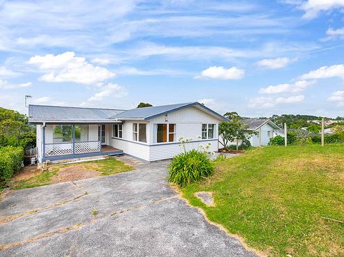 38 Cyclarama Crescent, Massey