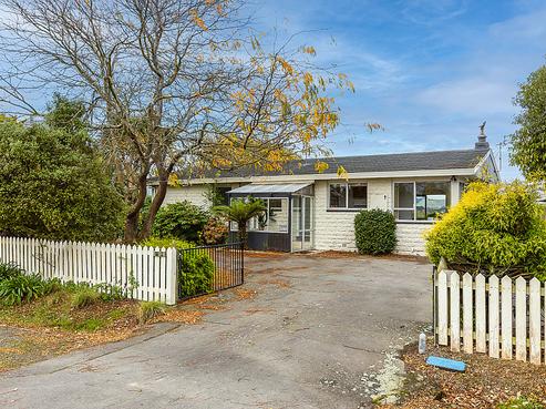 1790 Cust Road, Cust