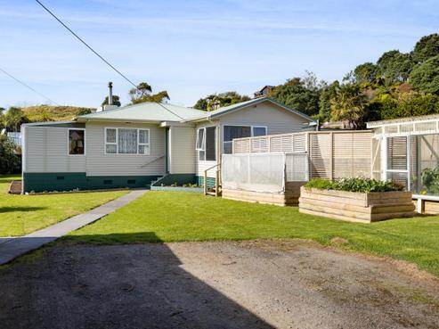 42 Whakapaki Street, Urenui